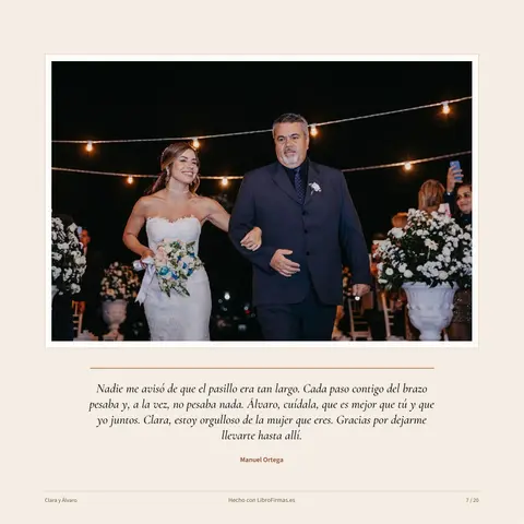 Página del libro con la foto de la novia entrando del brazo de su padre y la dedicatoria de este