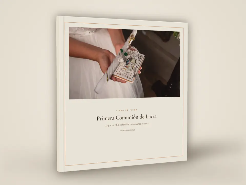 Representación de un libro fino cerrado con la portada «Primera Comunión de Lucía»