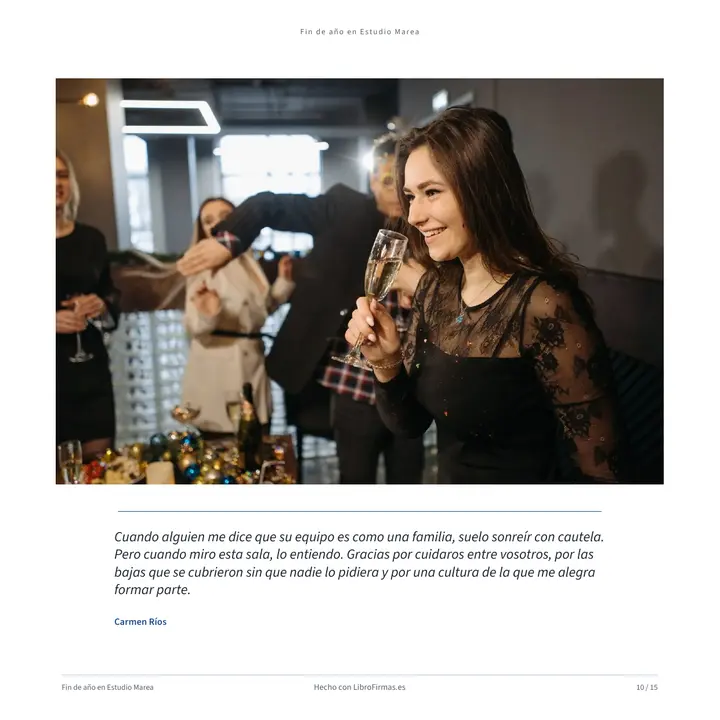 Página del libro con una foto de la fiesta y el mensaje de la responsable de Personas