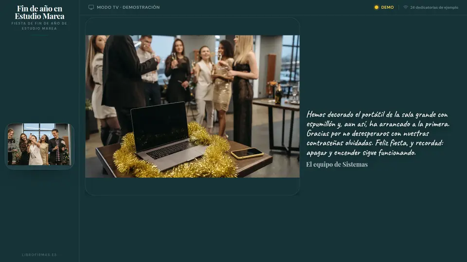 Muro en directo de LibroFirmas proyectando el mensaje del equipo de Sistemas con la foto de un portátil decorado con espumillón en la fiesta de ejemplo